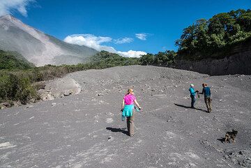 Exploring young pyroclastic flow deposits from Fuego volcano. (Photo: Tom Pfeiffer)
