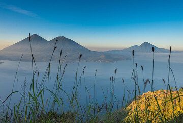 Atitlán, Toliman and San Pedro volcanoes at daybreak. (Photo: Tom Pfeiffer)