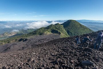 Descending over the steep agglutinated spatter on Pacaya. (Photo: Tom Pfeiffer)