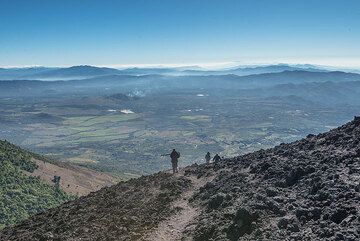 Start of the descend from Pacaya (Photo: Tom Pfeiffer)