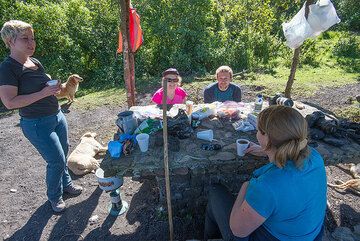 Coffee at the campsite. (Photo: Tom Pfeiffer)