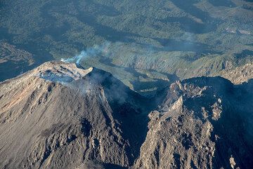 Caliente lava dome (left) and the old La Mitad dome (active between 1940-50) to the right. (Photo: Tom Pfeiffer)