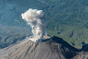Small morning eruption from Caliente dome (28 Dec). (Photo: Tom Pfeiffer)