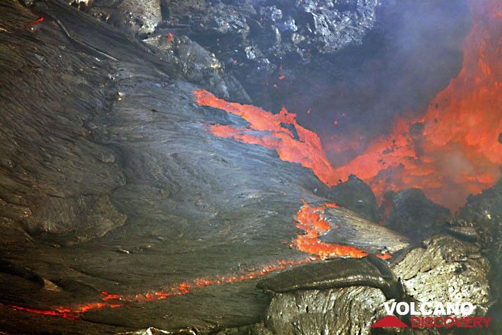 At the moment of the collapse of the hornito, the lens (300mm) was pointed to an area immediately left of it, and this and the next photo show the "missing" left half of the hornito seconds after its collapse.  (Photo: Tom Pfeiffer)