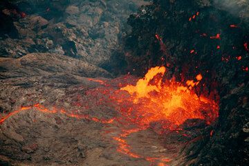 Kochende Lava über der Bocca des Lavasees. (Photo: Tom Pfeiffer)