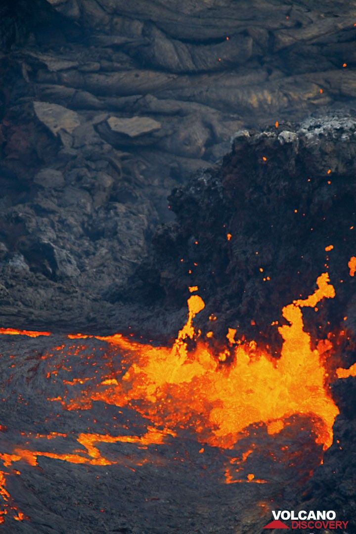 Boiling lava at the vent (Photo: Tom Pfeiffer)