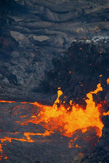 Boiling lava at the vent (Photo: Tom Pfeiffer)