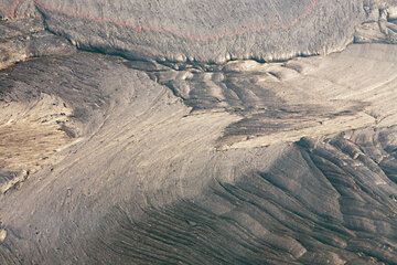 Smooth surface patterns of different segments of the thin crust covering the molten lava lake. hawaii_e6841.jpg (Photo: Tom Pfeiffer)