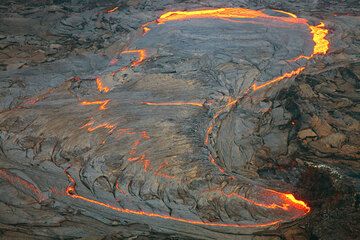 The lava lake in the eastern part of Pu'u 'O'o crater, Hawaii. (Photo: Tom Pfeiffer)