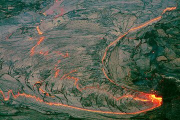 The part of the lava lake near its vent. (Photo: Tom Pfeiffer)