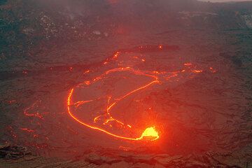 The lava lake and the spattering vent at night. (Photo: Tom Pfeiffer)