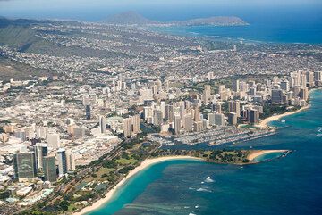 View towards Waikiki beach... (Photo: Tom Pfeiffer)