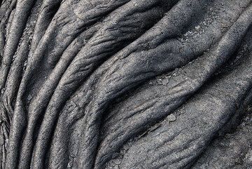Folds of pahoehoe lava. (Photo: Tom Pfeiffer)