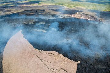 The remains of Pu'u 'O'o's southern flank (Photo: Tom Pfeiffer)
