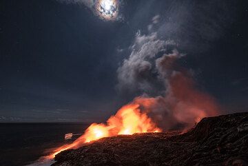 Full moon with halo and lights of a boat with lava watchers. (Photo: Tom Pfeiffer)