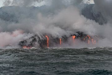 Wider angle view of a particularly active area in the western ocean entry. (Photo: Tom Pfeiffer)