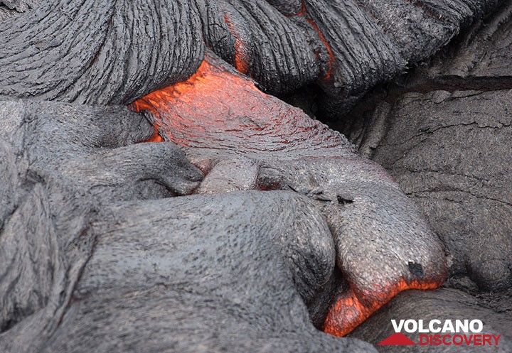 Small breakout lava tongue. (Photo: Tom Pfeiffer)