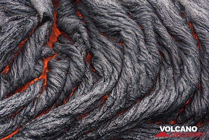 Lava ropes (Photo: Tom Pfeiffer)