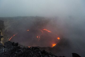 Wide-angle view of the lava lake. (Photo: Tom Pfeiffer)