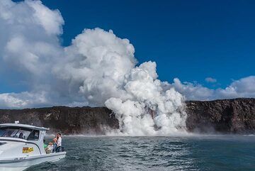 Un autre bateau touristique est déjà sur place. (Photo: Tom Pfeiffer)