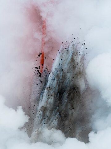 Jets of water, steam and lava fragments rise from the contact of the fire hose with the water. (Photo: Tom Pfeiffer)