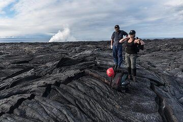 Kat and I-hui with the ocean entry steam plume in the background. (Photo: Tom Pfeiffer)