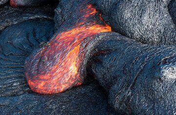 Smaller lava toes are easier to find and photograph. (Photo: Tom Pfeiffer)