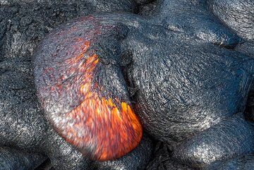 Gebogene aktive Lava-Zehe. (Photo: Tom Pfeiffer)