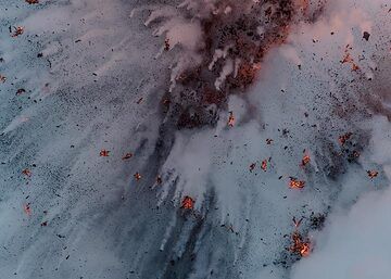 A stronger littoral explosion leaves hundreds of cock-tails behind the dark and sometimes still glowing lava bombs. (Photo: Tom Pfeiffer)