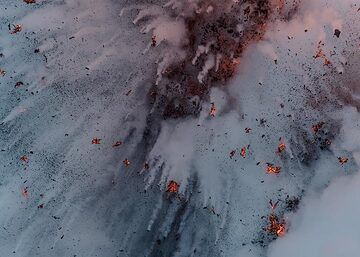 A stronger littoral explosion leaves hundreds of cock-tails behind the dark and sometimes still glowing lava bombs. (Photo: Tom Pfeiffer)