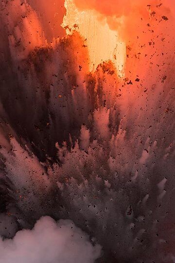 View of the beginning of an explosion in front of the lava hose which probably feeds the action with up to one or more cubic meters of liquid lava per second. (Photo: Tom Pfeiffer)