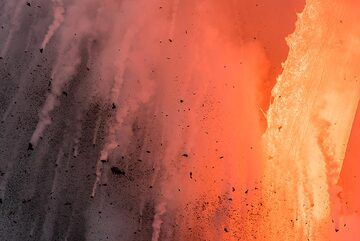 La majestueuse lance à incendie semble irréelle. (Photo: Tom Pfeiffer)