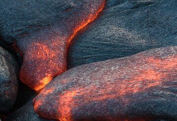 Deux orteils de lave actifs se rencontrent. (Photo: Tom Pfeiffer)