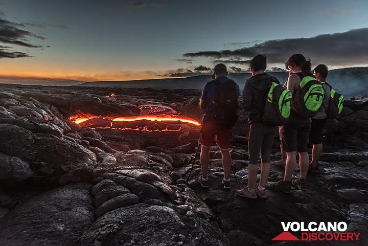 Neon green backpacks seemed to be fashionable in this group of tourists at the lava flow. (Photo: Tom Pfeiffer)