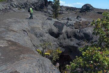 Part of the eruptive fissure (Photo: Tom Pfeiffer)