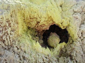 Sulphurous gasses escaping from fumarole vents deposit intricate sulphur crystals which have a needle shape as long as the temperature is above 90 degrees C. (Photo: Ingrid Smet)