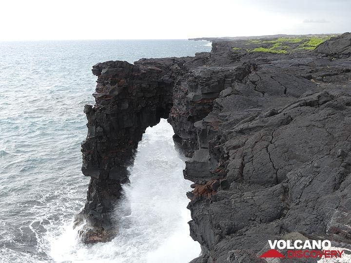 Day 3: Sea arch at the bottom of the Chain of Craters Road (Photo: Ingrid Smet)