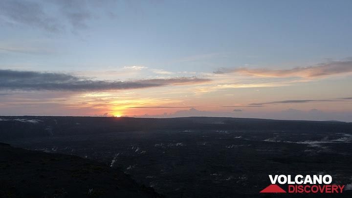 Day 3: Sunrise over Kilauea´s large summit caldera and the different fumarolic fields it contains (Photo: Steven Van den Berge / Lana Van Heghe)