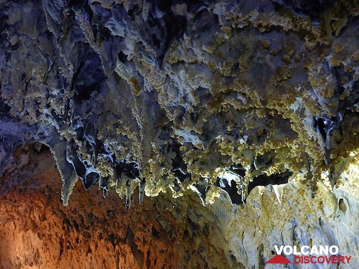 Day 4: Colourful mineralisations on the walls and ceiling of the lava tube (Photo: Ingrid Smet)