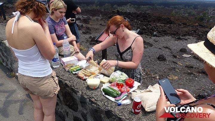 Day 4: Pick-nick lunch before we continue our journey to the Kula Kai caverns. (Photo: Steven Van den Berge / Lana Van Heghe)