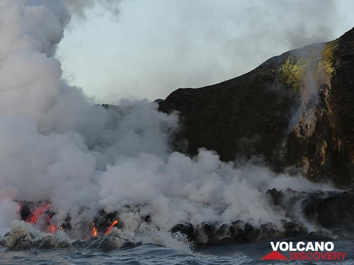 Day 5: View of the Kamukona ocean entry on 16 April 2017. Lava flows reached the ocean in July 2016 and had build up a large new bench which collapsed on New Year 2017, after which the feeding tube of the lava flow was exposed high in the cliffs - the area just below the yellow sulphur minralisations on the right. It took almost 3 months for the lava to encase itself again and built the new bench from where we now saw it flowing into the ocean. (Photo: Ingrid Smet)