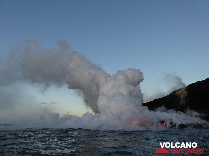 Day 5: Overview of the Kamukona ocean entry on 16 April 2017, with (right) below the yellow sulphur mineralisations the encased tube through which lava flows to eventually run down the lower cliffs into the sea (central right), creating a large steam plume (centeal) (Photo: Ingrid Smet)
