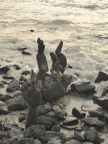 Extension day 1: Basaltic pebbles on a beach in Kona (Photo: Ingrid Smet)