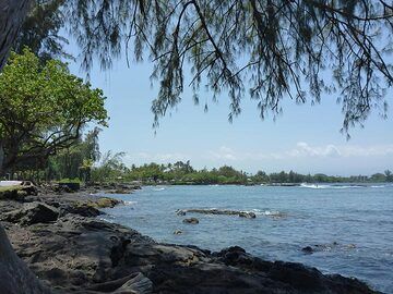 Verlängerungstag 3: Nach einem so aufregenden Morgen und einer arbeitsreichen Woche ist es Zeit für etwas hawaiianisches Entspannen an einem schönen Gemeinschaftsstrand (Photo: Ingrid Smet)