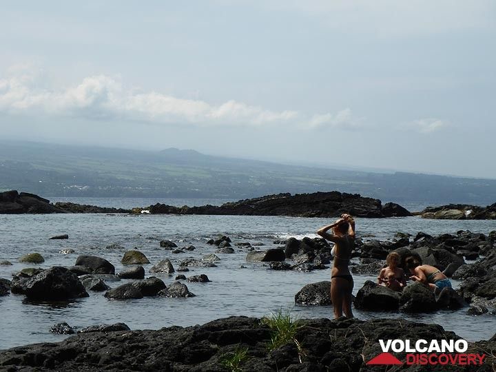 Extension day 3: One of the many black basaltic beaches near Hilo (Photo: Ingrid Smet)