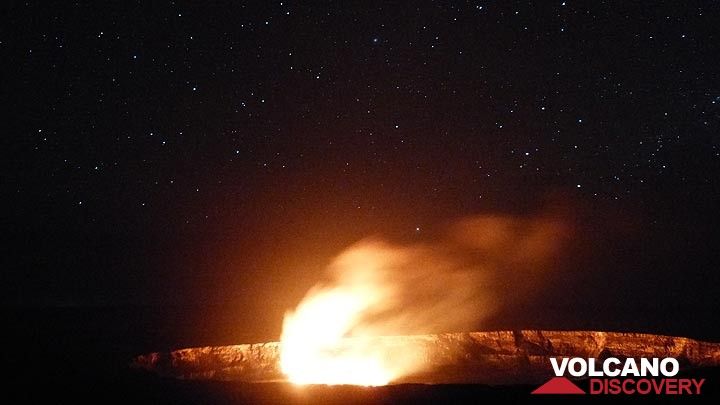 Extension day 4: Halema´uma´u lava lake under a starry night sky, seen from the Jaggar Museum lookout (Photo: Ingrid Smet)