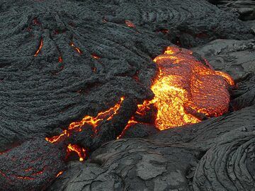 A lava toe is forming from a small outbreak. (Photo: Ingrid Smet)