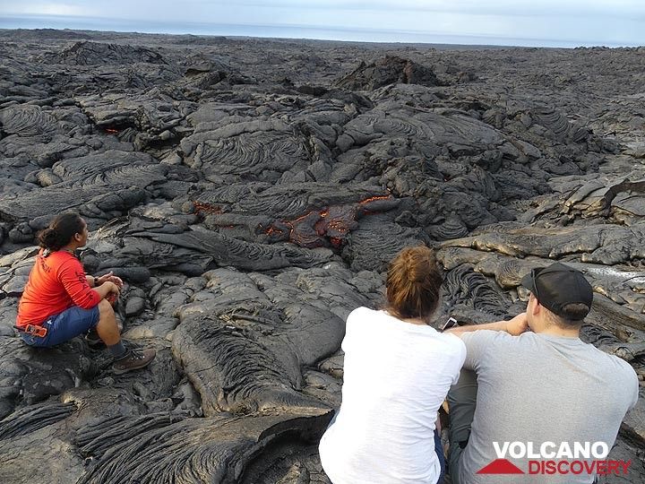 Taking pictures of the ever-changing lava. (Photo: Ingrid Smet)