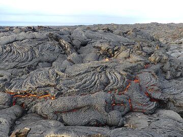 Part of a fresh lava flow that is now slowly inflating; only through cracks it can be seen that its interior is still molten. (Photo: Ingrid Smet)
