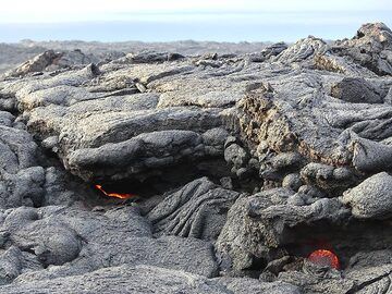 Edge of the youngest land on Big Island. (Photo: Ingrid Smet)